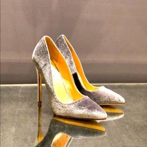 Womens velvet pointy pumps